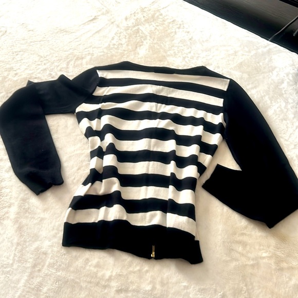 BUY NOW🖤🤍SILKY FLAW ClASSY ZIPPER JACKET TOP 🤍🖤 - Picture 5 of 5